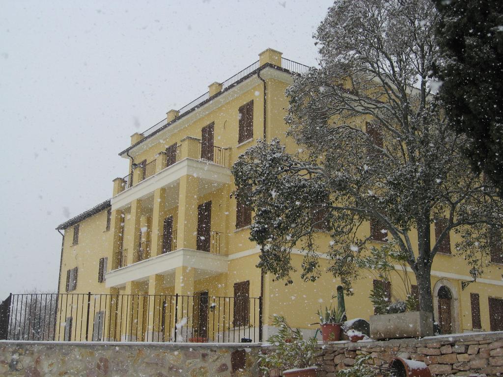 Agriturismo Villa Val D'Olivi Capodacqua  Экстерьер фото